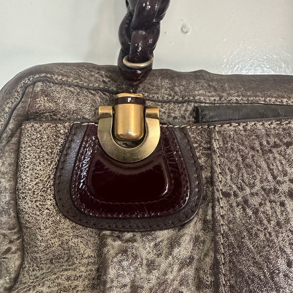 Chloe Textured Brown Shoulder Bag - Picture 3 of 10